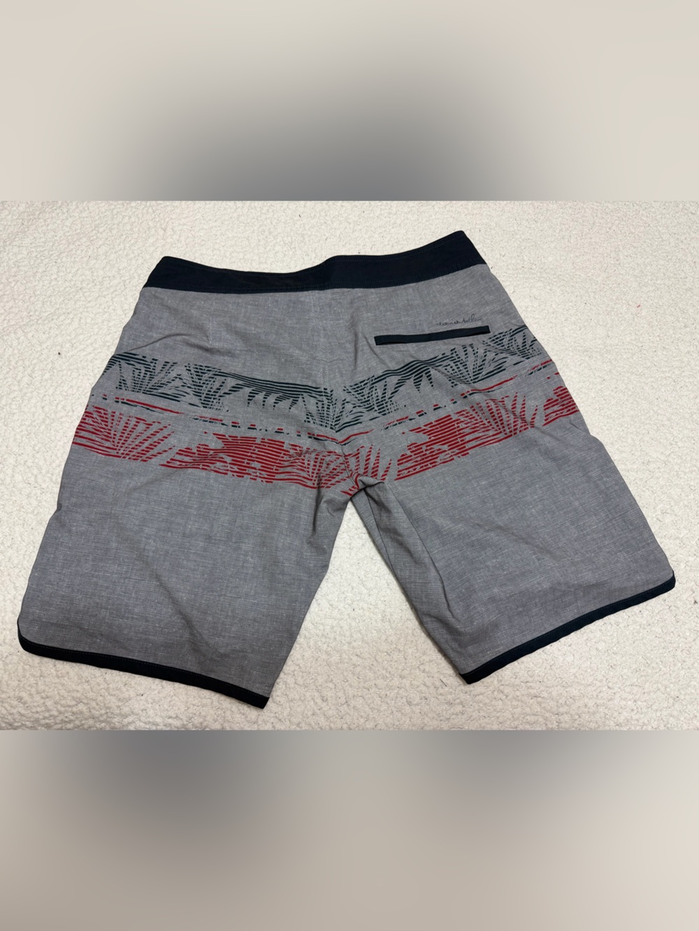 Travis Mathew Men's Cutting Corners board shorts size 34 INSEAM 9” - Picture 2 of 7